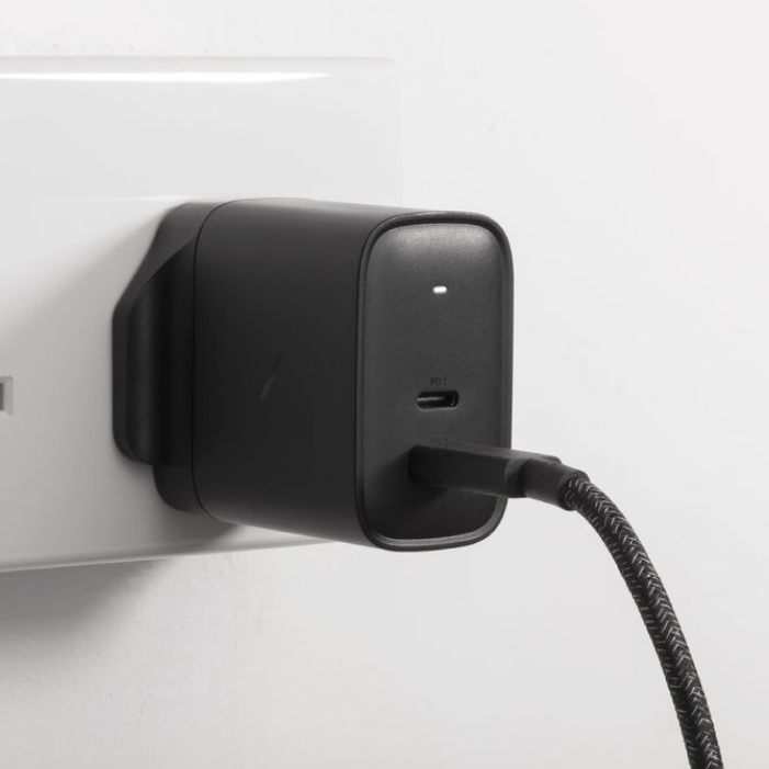 Сетевое зарядное устройство Native Union Fast GaN Charger PD, 65W, черный Сетевое зарядное устройство Native Union Fast GaN Charger PD, 65W, черный
