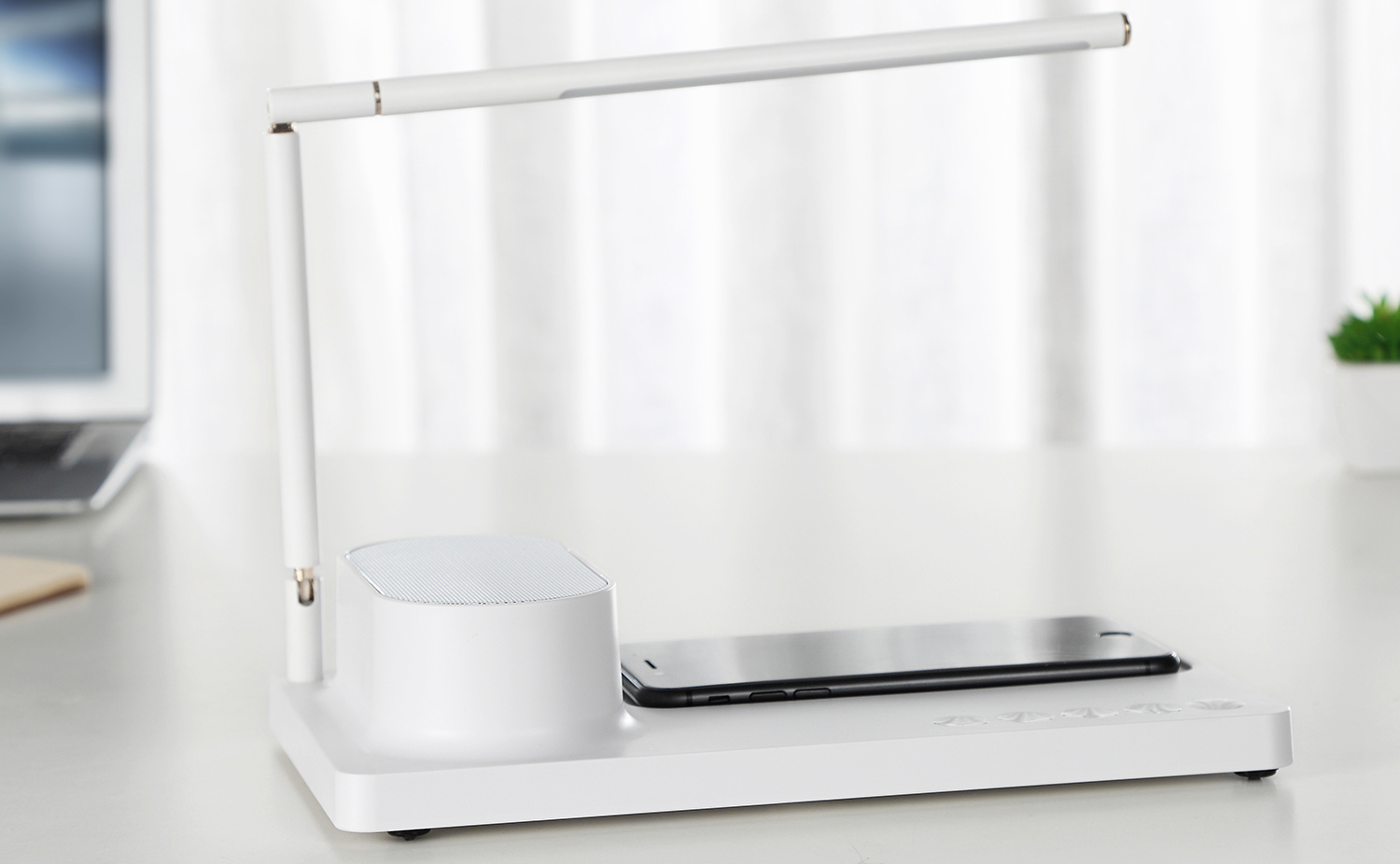 Светильник HomeTree Jane (AN-C1803-CW) с беспроводной зарядкой и Bluetooth-динамиком (White) Светильник HomeTree Jane (AN-C1803-CW) с беспроводной зарядкой и Bluetooth-динамиком (White)